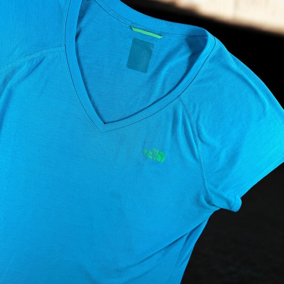The North Face Shirt Women L Blue V-Neck VaporWick Running Gym Athletic - Picture 1 of 10